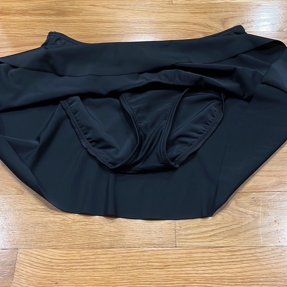 MAIDEN form women’s black swim skirt bottom size small . - Picture 4 of 6